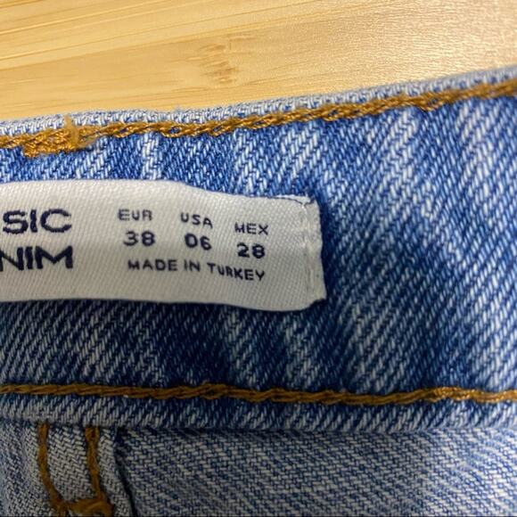 Zara Distressed Exposed Button Fly High Rise - Picture 5 of 8